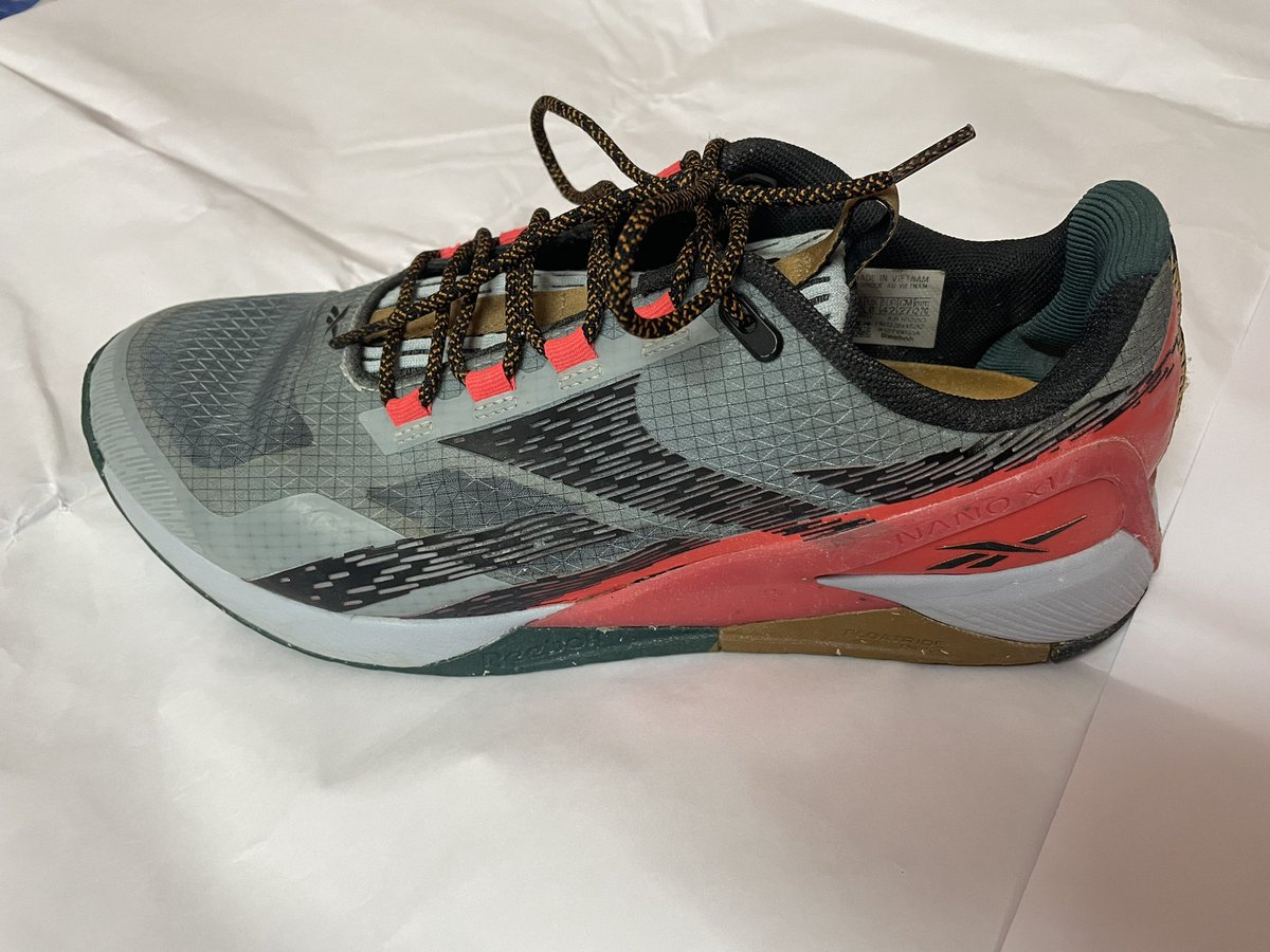 sumitksingh28's tweet photo. @reebokindia @Reebok Bought a pair of shoes worth INR9999. After wearing countable times in few months the upper fabric got damaged whereas rest part still looks as new. Worst experience I have ever had. Never gona waste money on Reebok again. https://t.co/N6GWhb69B5