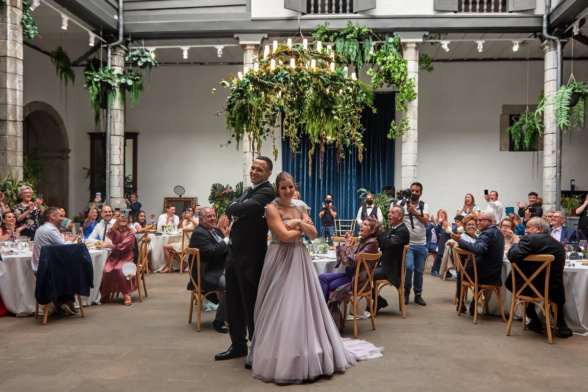 Yphith's tweet image. ¡Felices bodas de papel @nainiwaSSJ ! No es más que el principio de muchos años juntos. Gracias por querer compartir la vida conmigo y gracias a todos aquellos que hicisteis de nuestra boda el día más bonito de mi vida.