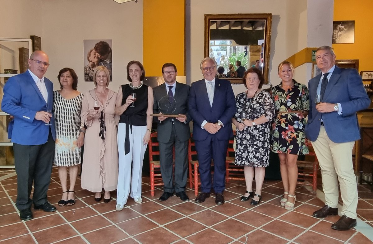 El Maestro Sierra (@maestrosierra) on Twitter photo Desde @maestrosierra queremos agradecer profundamente a todas las personas que nos acompañaron ayer en la entrega del #IPremioPilarPlá a <a href="/tabancoelpasaje/">Tabanco El Pasaje -Vinos y Flamenco en Jerez-</a>. Extraordinaria iniciativa de #emprendimientoyexcelencia para recuperar la esencia de los tabancos, ¡Felicidades! Desde @maestrosierra queremos agradecer profundamente a todas las personas que nos acompañaron ayer en la entrega del #IPremioPilarPlá a <a href="/tabancoelpasaje/">Tabanco El Pasaje -Vinos y Flamenco en Jerez-</a>. Extraordinaria iniciativa de #emprendimientoyexcelencia para recuperar la esencia de los tabancos, ¡Felicidades!