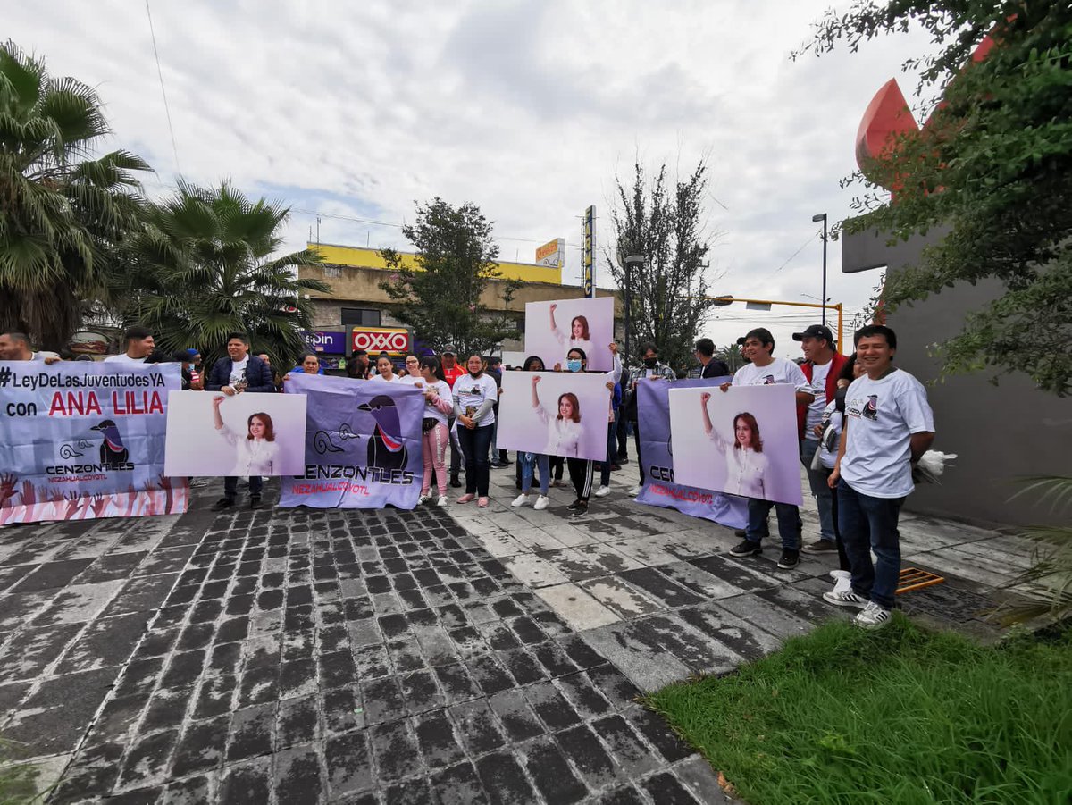 alma_quiles's tweet photo. La valía que nuestros jóvenes tengan vos será a través de la #LeyDeJuventudesYA !!! En #Nezahualcóyotl a los jóvenes #AnaLilia los representa en la legislatura 👊🏽
#Cenzontles https://t.co/f0y6QeJNPD