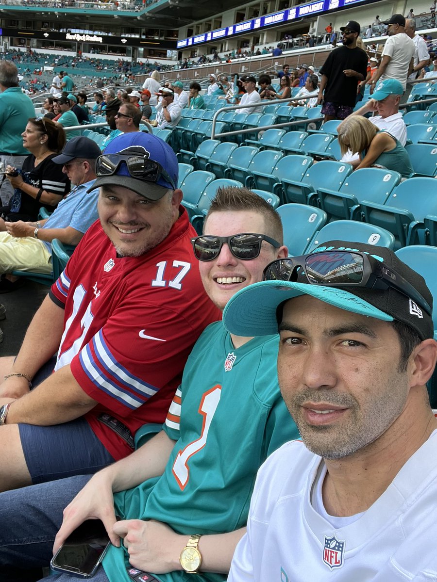 DanFit4Life's tweet photo. LET’S GOOOOO! #FinsUp https://t.co/ZQClLRQd9u