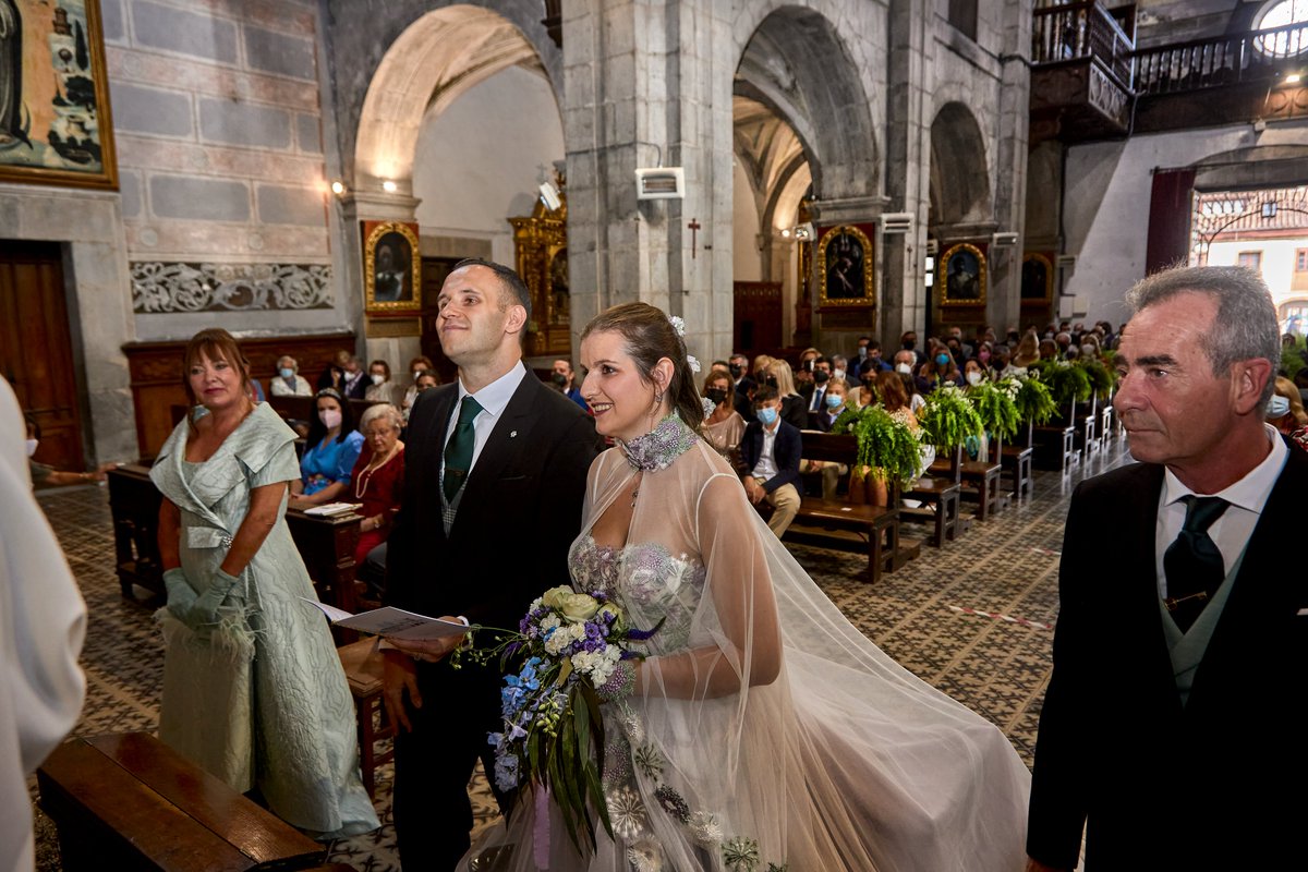 Yphith's tweet image. ¡Felices bodas de papel @nainiwaSSJ ! No es más que el principio de muchos años juntos. Gracias por querer compartir la vida conmigo y gracias a todos aquellos que hicisteis de nuestra boda el día más bonito de mi vida.