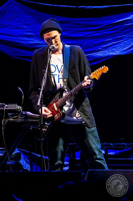 joshkbrasil's tweet photo. Pluralone.🌟
🌐
📸: Darren Eagles
#joshklinghoffer #pluralone #Joshinho #pearljam #eddievedder #jeffament #mikemccready #stonegossard #mattcameron #boomgaspar #gigaton #thisistheshow #turnê #Josh #tour https://t.co/Thk0e97WOz