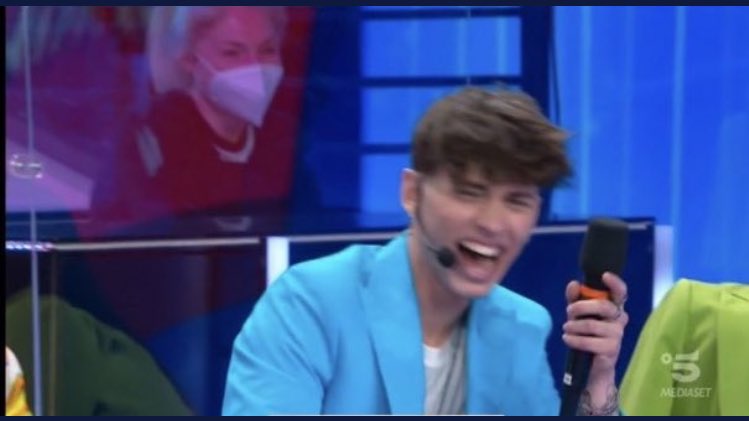 b_ennuz's tweet photo. boh io ero più o meno così durante questa discussione tra la cele e ramon #Amici22 https://t.co/XzOkvPIMQQ