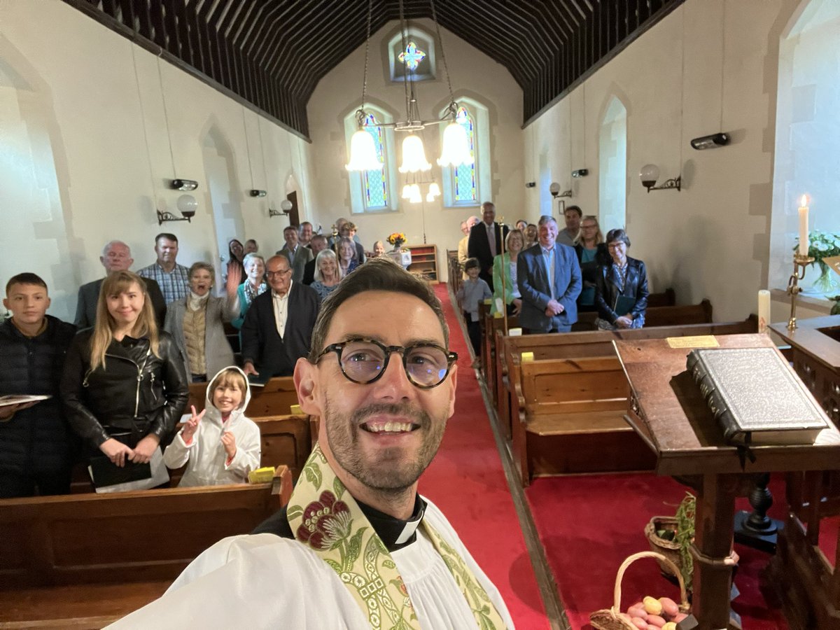 Robert_Rees28's tweet photo. I love harvest! Just the best time for all in our rural communities to come together, give thanks and celebrate local farmers, farming and food producers. Made extra special by our youngest congregant at St James, Erik🐶❤️ #ruralministry #churchpantry #dogsinchurch https://t.co/W8an4gyt0Q