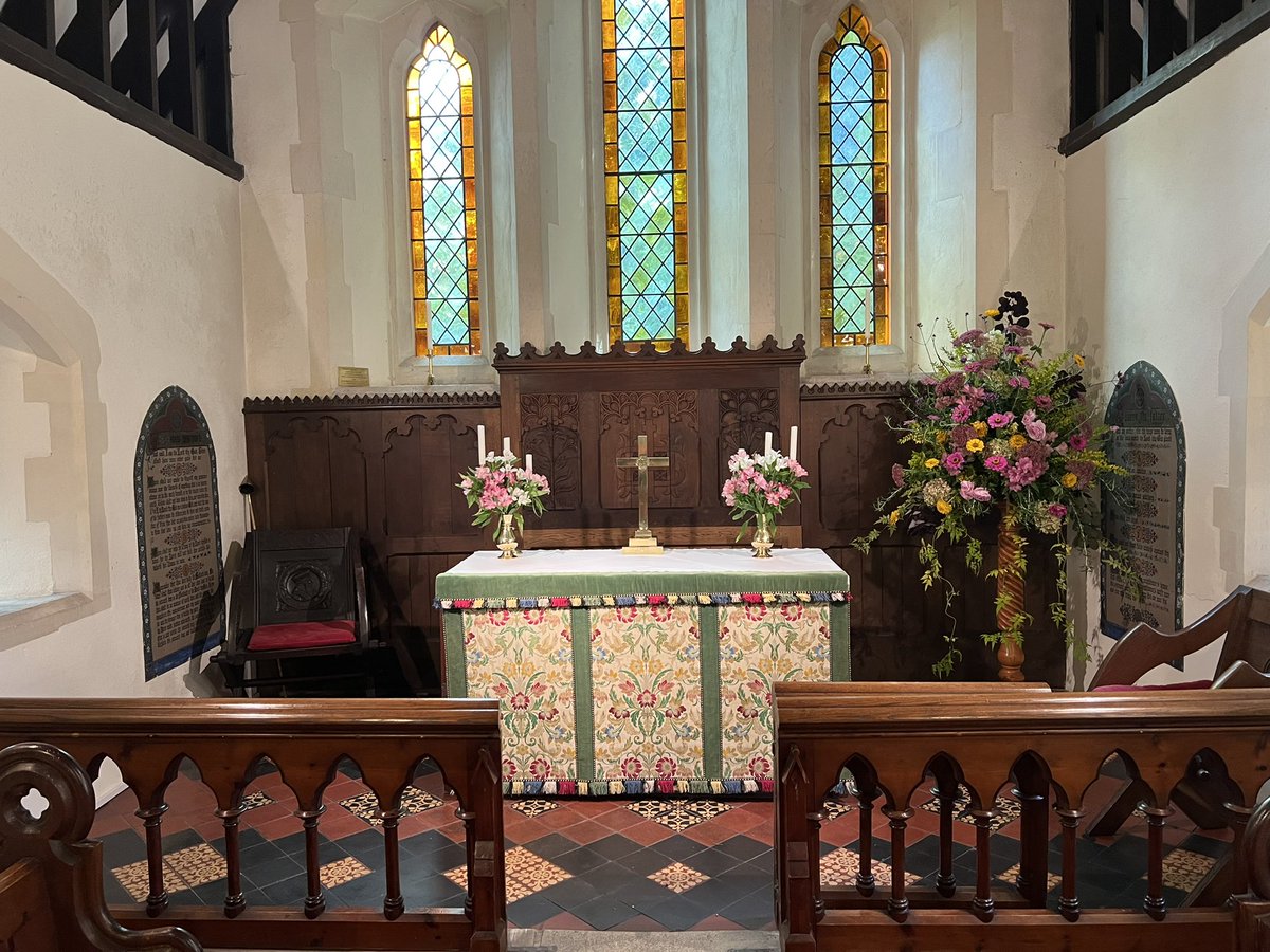 Robert_Rees28's tweet photo. I love harvest! Just the best time for all in our rural communities to come together, give thanks and celebrate local farmers, farming and food producers. Made extra special by our youngest congregant at St James, Erik🐶❤️ #ruralministry #churchpantry #dogsinchurch https://t.co/W8an4gyt0Q