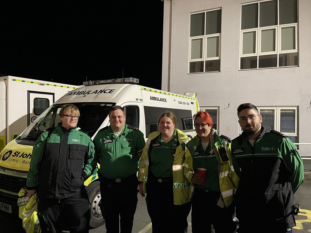 SJACDyfedCounty's tweet photo. 🎓 We are two nights in to our nine nights of cover for #freshers2022 in Aberystwyth, working with @UMaberSU @AberUni and alongside @DDAS_GCAD

🚑 Having a big impact by reducing impact on A&amp;E and Ambulance Service

#freshers #FreshersWeek #aberystwyth #loveaber #aberuni https://t.co/gVomYC6FVR