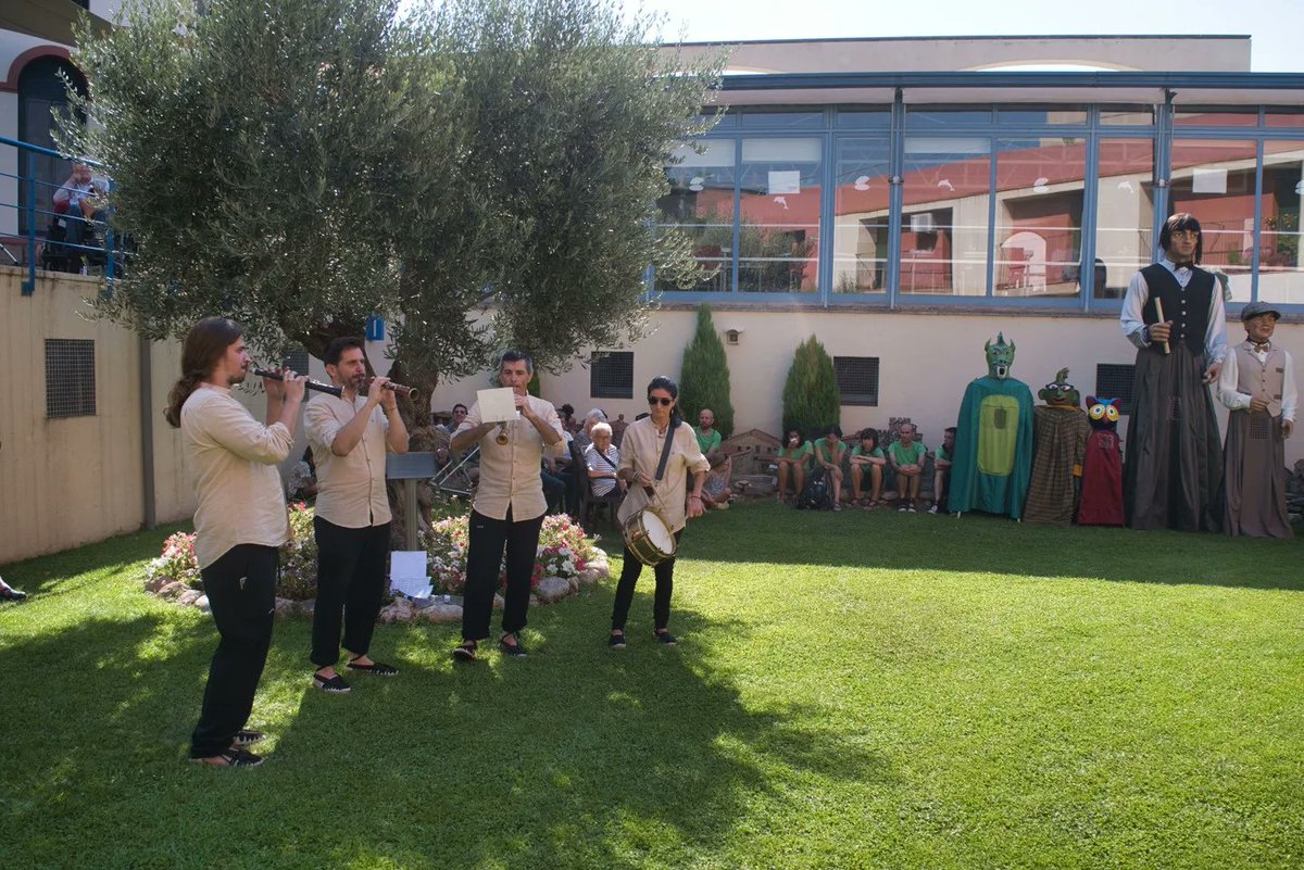 joantarradas1's tweet photo. Diumenge 31/7 a L'Asil hospital de #lagarriga Concert de Gralles amb @grallarriga 
#lagarriga #grallers https://t.co/KLKEJMwyJh