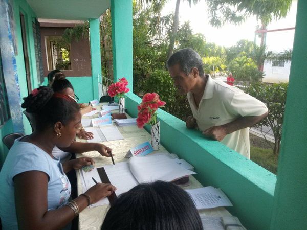 BermudexAna's tweet photo. #25deseptiembre otro día histórico para #Cuba. Los cubanos ejercemos nuestro derecho al voto por el nuevo #CódigoDeLasFamilias 
#TuVotoCuenta
@TV_Solvision @DailieTablada https://t.co/nmUxWH4oEX