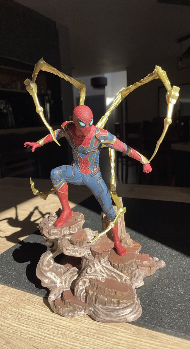 SpideyNewsFR's tweet photo. Je me permets de vous partager le cadeau exceptionnel que mes amis m’ont offert hier pour mon anniversaire 🥹🤩

Elle est MAGNIFIQUE 😻 https://t.co/gjHcqazlFq