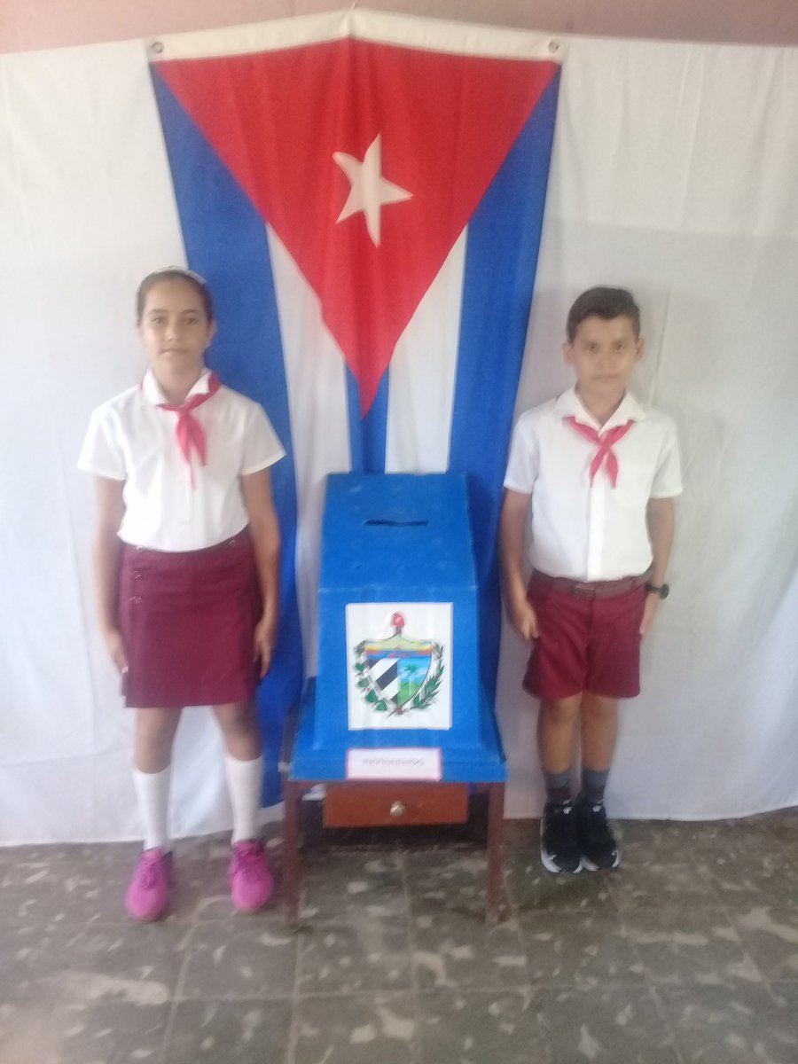 ChambasAmpp's tweet photo. #Chambas los pioneros dando su aporte por el Sí, orgullosos custodiando las urnas. #Cuba #CubaPorLaPaz  #CiegodeAvila #LatirAvileño https://t.co/h1F7DAL1Vp