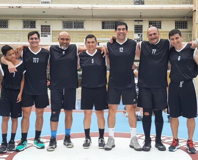 ColectivasB's tweet photo. Ayer se jugó la 2da. fecha del torneo más antiguo de guayaquil, el AMISTAD 2022 en su edición #38. Encuentros que tuvieron lugar en el HOUSE ARENA CV y en el 1er. encuentro el equipo BLANCO ganó al equipo NEGRO por el marcador de 52 - 43 https://t.co/OjH7KuDPdH