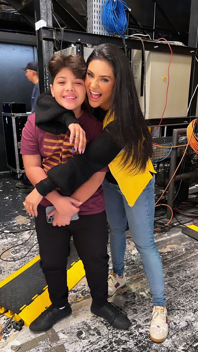 Meu rapaz me acompanhando ❤️

MILEIDE NO DOMINGO LEGAL