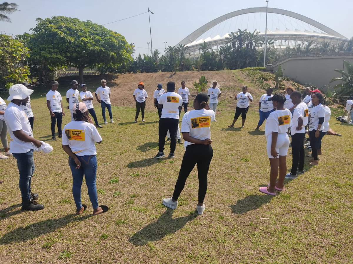 AfricanMonitor's tweet image. We cleaned up areas in KZN affected by flooding as part of the #FlipTheScript  &amp;amp; #Act4SDGs campaign, marking the closing of Global Week. 

@SDGaction @africauniteZA 

#SDGawareness #KZN