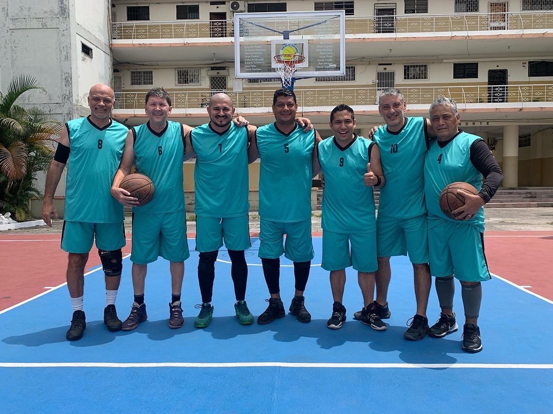 ColectivasB's tweet photo. En el 2do. partido de la jornada, el equipo AMARILLO en un vibrante encierro que se definió de tiempo extra le ganó al equipo VERDE por el marcador de 63 - 60 https://t.co/PyrXEOBjZh