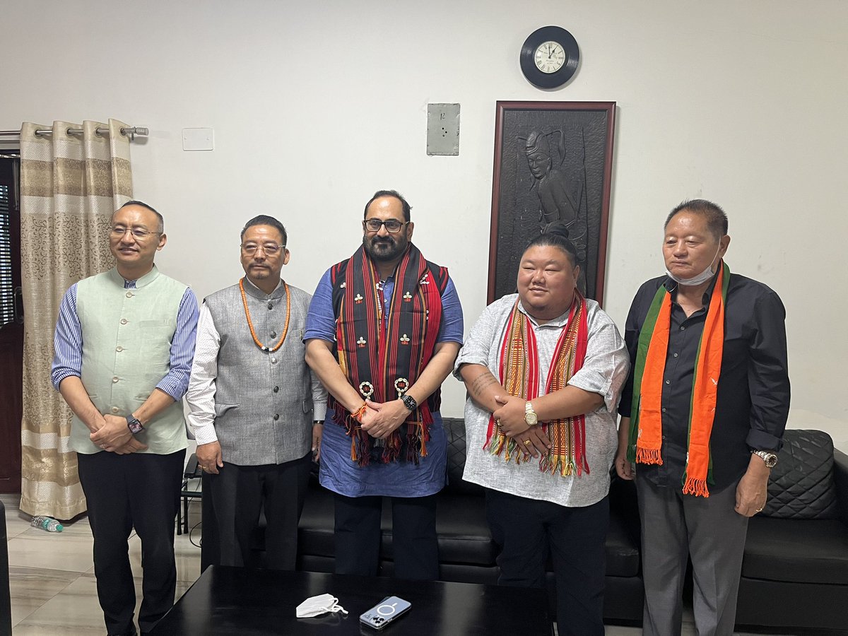 BjpDimapur's tweet photo. BJP Dimapur District received Hon’ble Minister of State in the Ministry of Electronics&amp; Information Technology, Skill Development&amp; Entrepreneurship, GoI Shri. Rajeev Chandrasekhar ji at Dimapur along with @AlongImna @MmhonlumoKikon @Hkhehoviy @KazhetoKinimi &amp; BJP State officials. https://t.co/93eATF9oTP