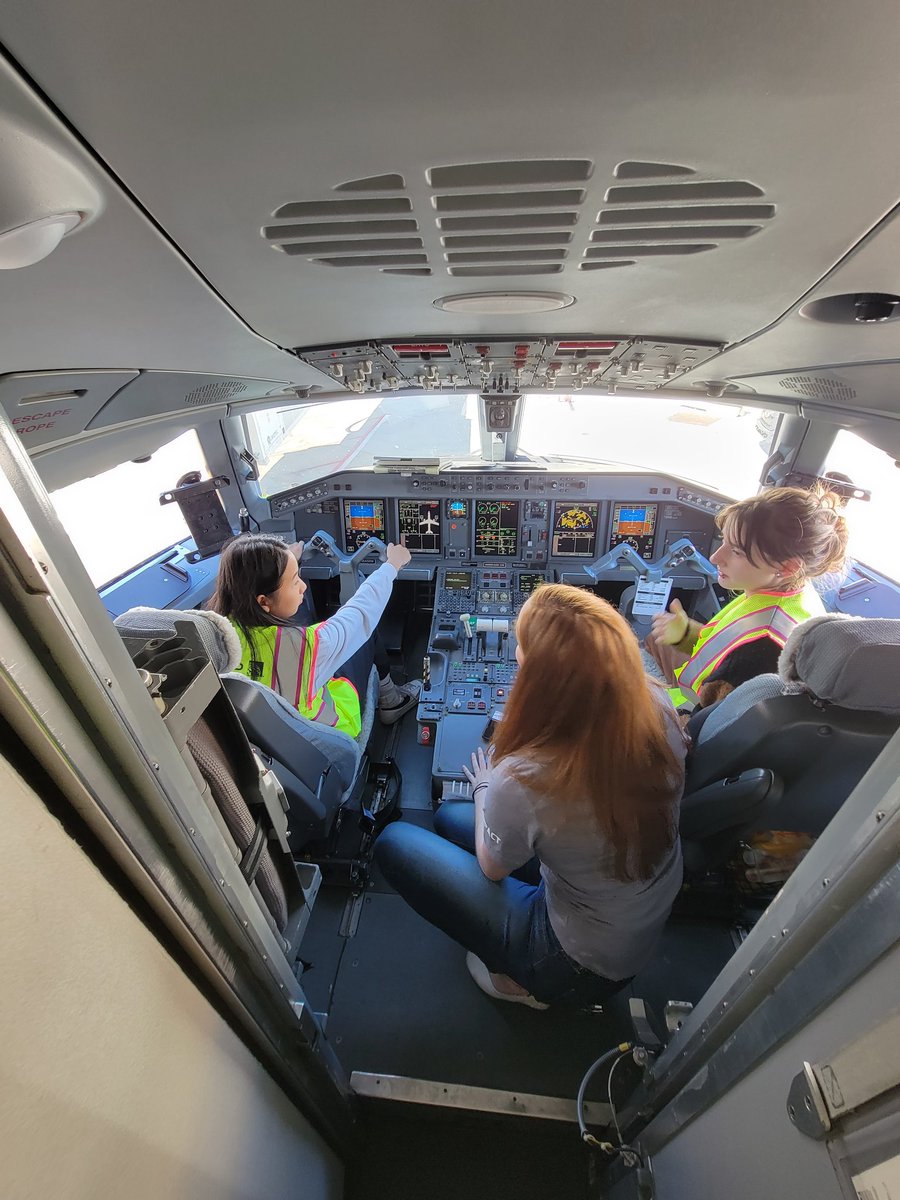 MarkwarthSusan's tweet photo. Amazing group of Aviation women at BOS Logan Airport coming together to inspire young girls. #GIAD22 @united @BostonLogan @TSA @ChrisPainter21 @LouFarinaccio #grateful https://t.co/NO9mm9n07l