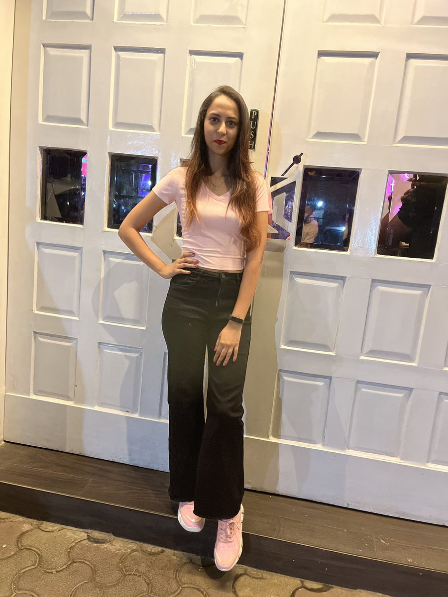 djsidero's tweet photo. Take your life into your own hands and make this Sunday awesome 😎
#sundayvibes #sundayfeels #sundayfunday #djslife #djslifestyle #femaledj #femaledjindia #djsidero https://t.co/H3oar4kjju