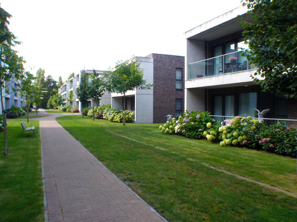 Na bijkomende controle blijkt dat na #brand in ondergrondse garages assistentiewoningen #Schuttershof elektriciteitsnetwerk beschadigd is. 
Hierdoor is goede werking van het branddetectiesysteem niet gegarandeerd. Bewoners w geëvacueerd.
Lees meer op schoten.be/nieuws/evacuat….