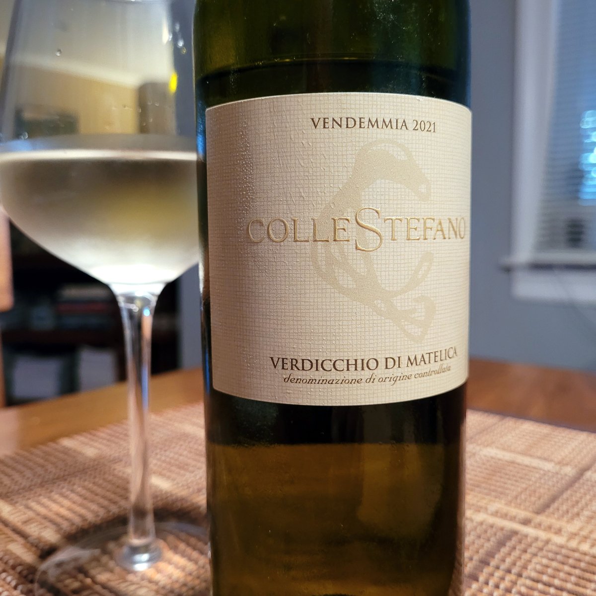 DestLen's tweet photo. September Wines - Italy
Collestefano (Azienda Agricola di Fabio Marchionni) Verdicchio di Matelica DOC - Castelraimondo (Macerata) Italy
The wine has a straw yellow color with a rich body and with a fragrance of vegetal notes of cedar, ginger and flavors of almond and citrus. https://t.co/0eIDHOGJzK