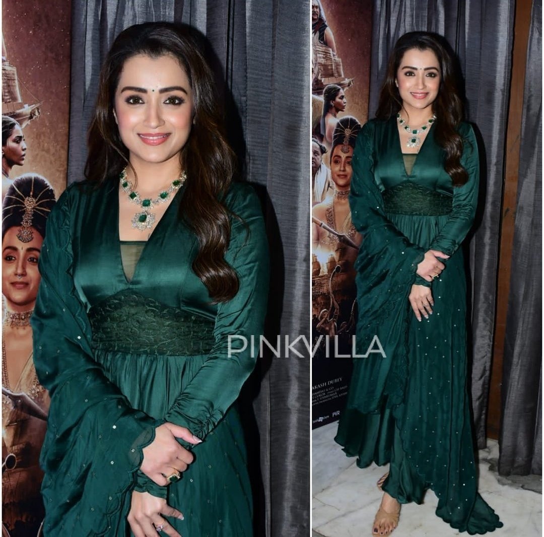 Fdge75-WYAARRth?format=jpg&name=medium