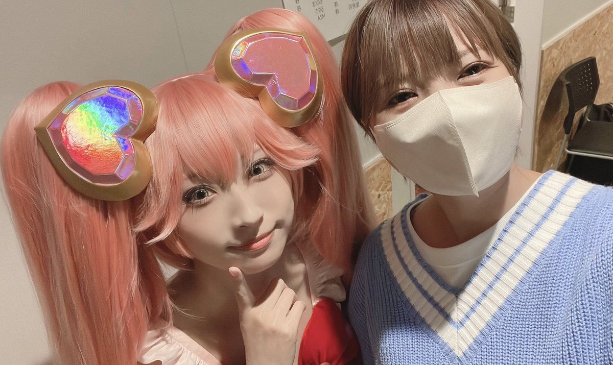 「タイミング合ったもみっちゃん、りのち、れみちゃんと撮っていただいたコスパスのライ」|まるこ♢ゆきりぃやまる👵🍖のイラスト