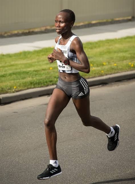 BarbieMuntet's tweet photo. "No human is limited" 
Congratulations @EliudKipchoge and rosemarywanjiru for breaking the world record.
#KingChoge #rosemarywanjiru #berlinmarathon2022 #BerlinMarathon https://t.co/zemfk6vp5F