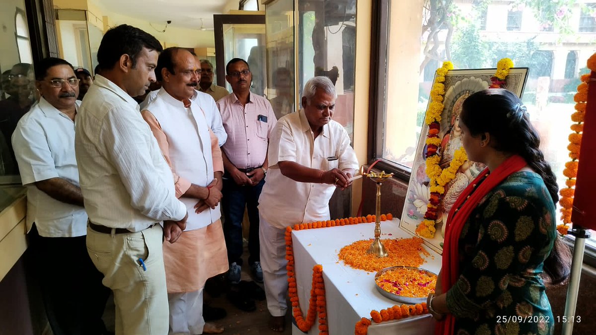 MuseumMathura's tweet photo. दि0 17 सितम्बर से 02 अक्टूबर, 2022 'सेवा पखवाड़ा' के अंतर्गत आज दि0 25/09/2022 को पंo दीनदयाल उपाध्याय जी की जयंती के अवसर पर राजकीय संग्रहालय,मथुरा में आयोजित कार्यक्रमों के कुछ विशिष्ट पल।
@jaiveersingh099
@upculturedept
@AkademiState 
#DeenDayalUpadhyay
#mathuramuseum https://t.co/1iL7ZMV7QX