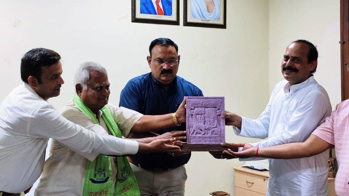 MuseumMathura's tweet photo. दि0 17 सितम्बर से 02 अक्टूबर, 2022 'सेवा पखवाड़ा' के अंतर्गत आज दि0 25/09/2022 को पंo दीनदयाल उपाध्याय जी की जयंती के अवसर पर राजकीय संग्रहालय,मथुरा में आयोजित कार्यक्रमों के कुछ विशिष्ट पल।
@jaiveersingh099
@upculturedept
@AkademiState 
#DeenDayalUpadhyay
#mathuramuseum https://t.co/1iL7ZMV7QX