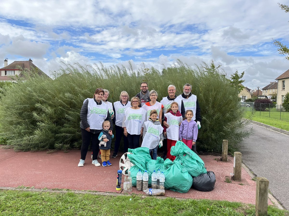 TerryDaigremont's tweet photo. Retour en images, dimanche dernier repas des aînés et hier matin, matinée nettoyons la nature. 🍃
#wolrdcleanupday #Carpiquet #Calvados #Normandie https://t.co/bMK3MI42LB