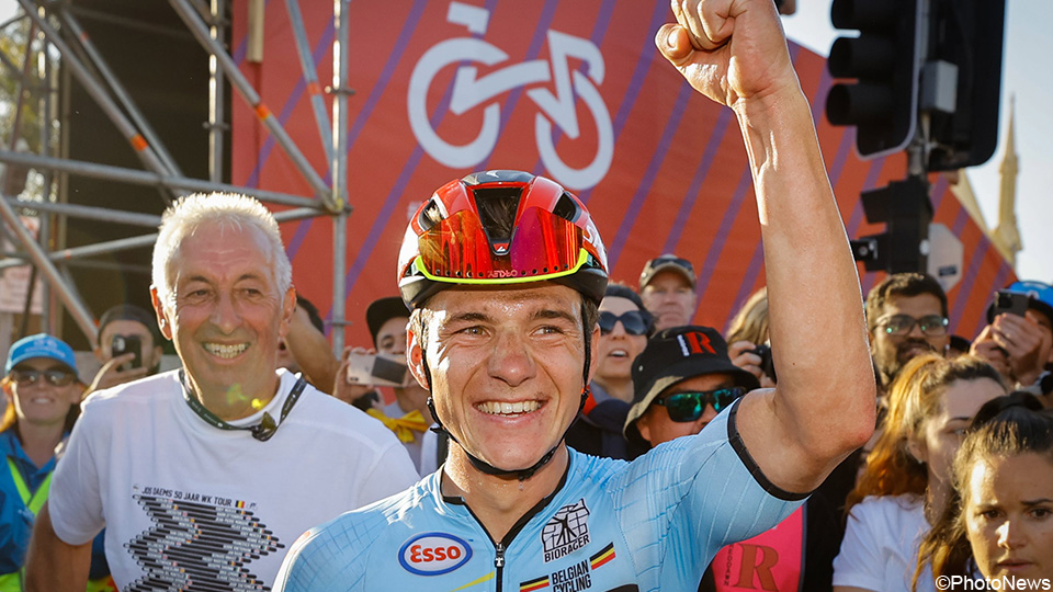 sporza_koers's tweet image. Karl @Vannieuwkerke en @josedecauwer blikken terug op het WK van "absoluut fenomeen" Remco Evenepoel: "Moeten het woord Merckxiaans toch in de mond durven te nemen."

#Wollongong2022 

sporza.be/nl/artikels/ka…