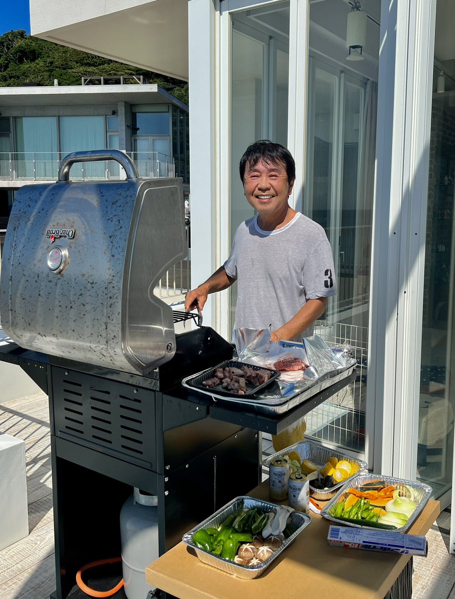 TARAcyan3's tweet photo. 海を眺めながらバーベキュー…🏖🥩
サイコーだね❣️😊🎶
#葉山 #湘南 #バーベキュー #chilltime #SunsetVilla https://t.co/hHWZmObMS0