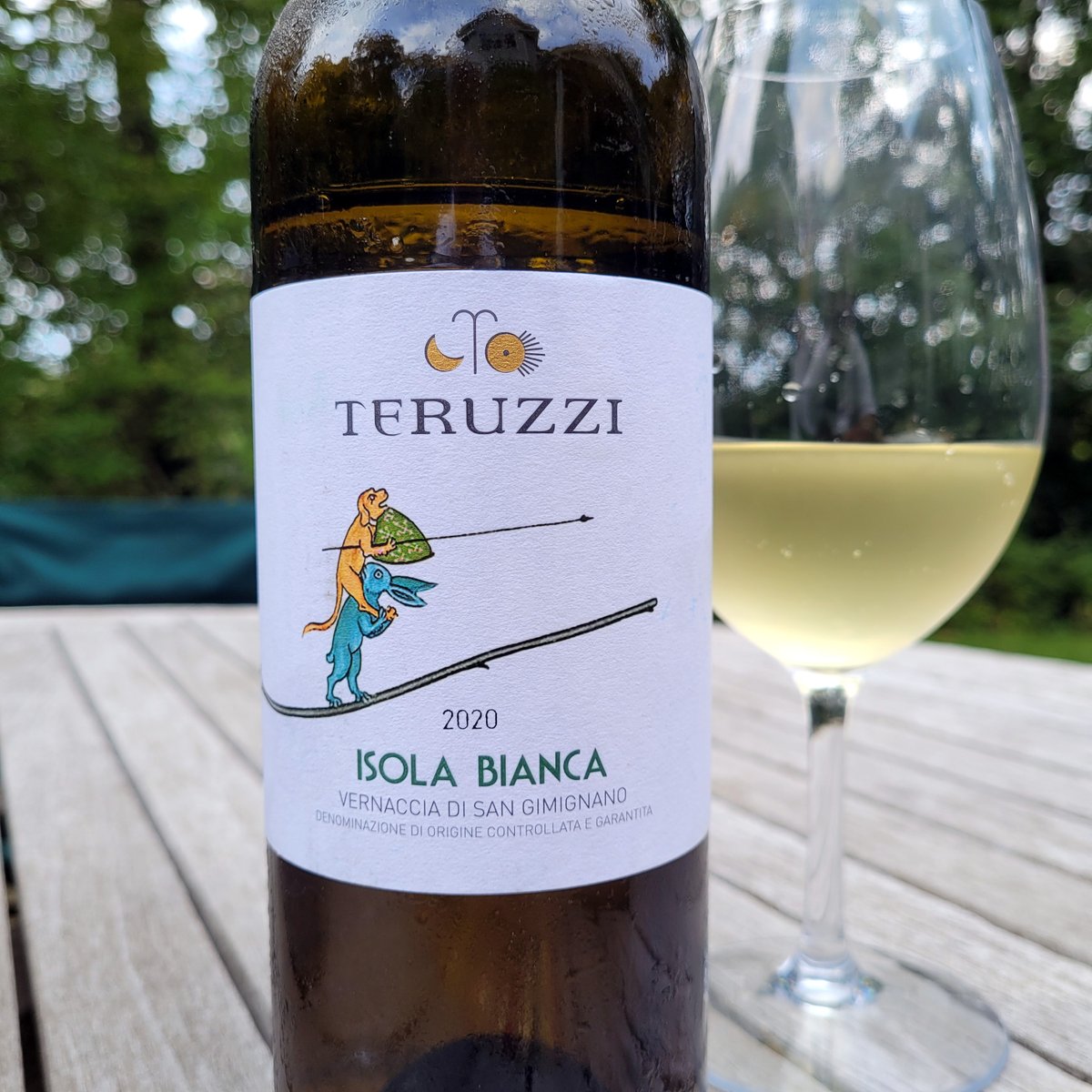 DestLen's tweet photo. September Wines - Italy 
Teruzzi Isola Bianca Vernaccia di San Gimignano - San Gimignano (Si), Italy 
his is a full-bodied and smooth wine with good acidity and richness; flavors of oranges, fresh herbs, mineral notes. The taste is pleasant and complex, with an excellent balance. https://t.co/5lwwu0KPUN