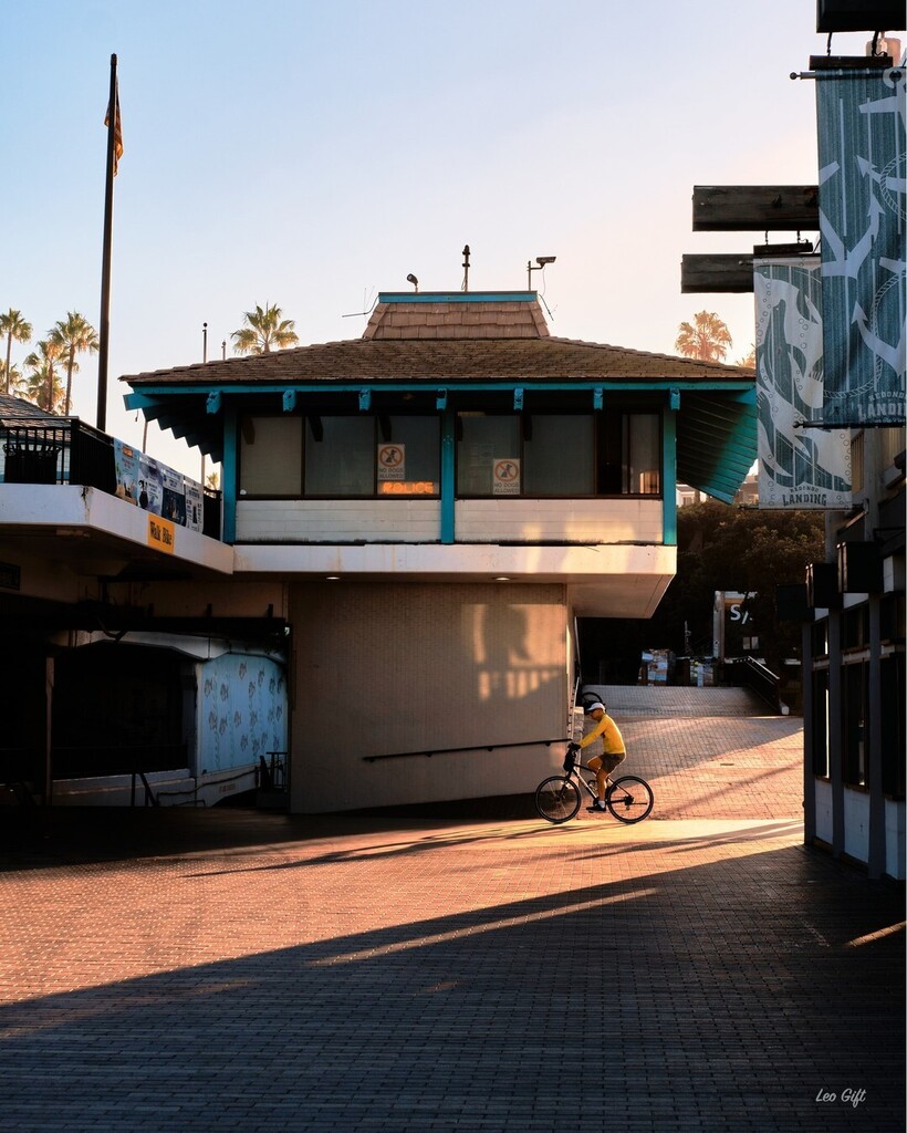 Chasing shadows on the Pier.

 #redondobeachpier #internationalboardwalkredondo  Redondo Pier on a Saturday morning
.
.
.
.
.
#californiadreaming #calilove #californiacoast #socalbeaches #sunrisebeachwalk  #losangelesgrammers #exploresocal  #fujixt3  #vi… instagr.am/p/Ci7qmdsv_qA/
