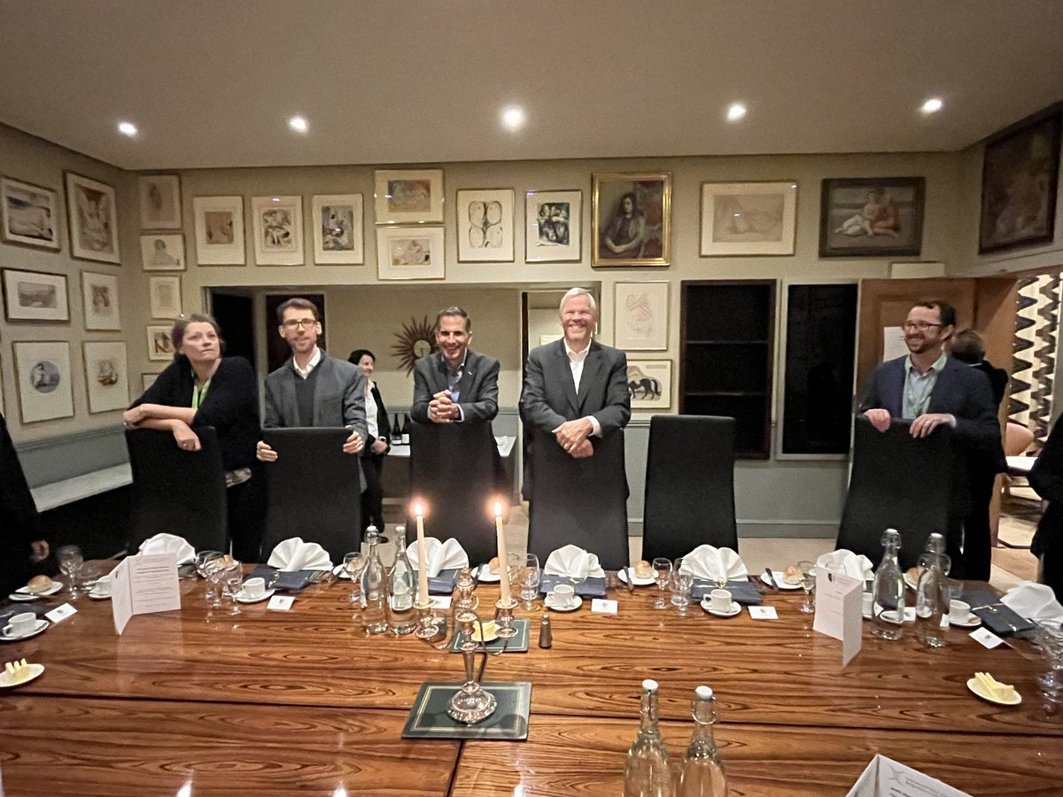 rypper's tweet photo. Many thanks to Andrew Brown, Karen Kennedy and the marvellous #IARU Secretariat from Cambridge for chairing our first in-person IARU Senior Officers’ meeting in 3 years. Great meeting at Christchurch College, happy to be in Oxford after 20 years. #oxforduniversity #NUSGlobal https://t.co/PNXJBuxeT7