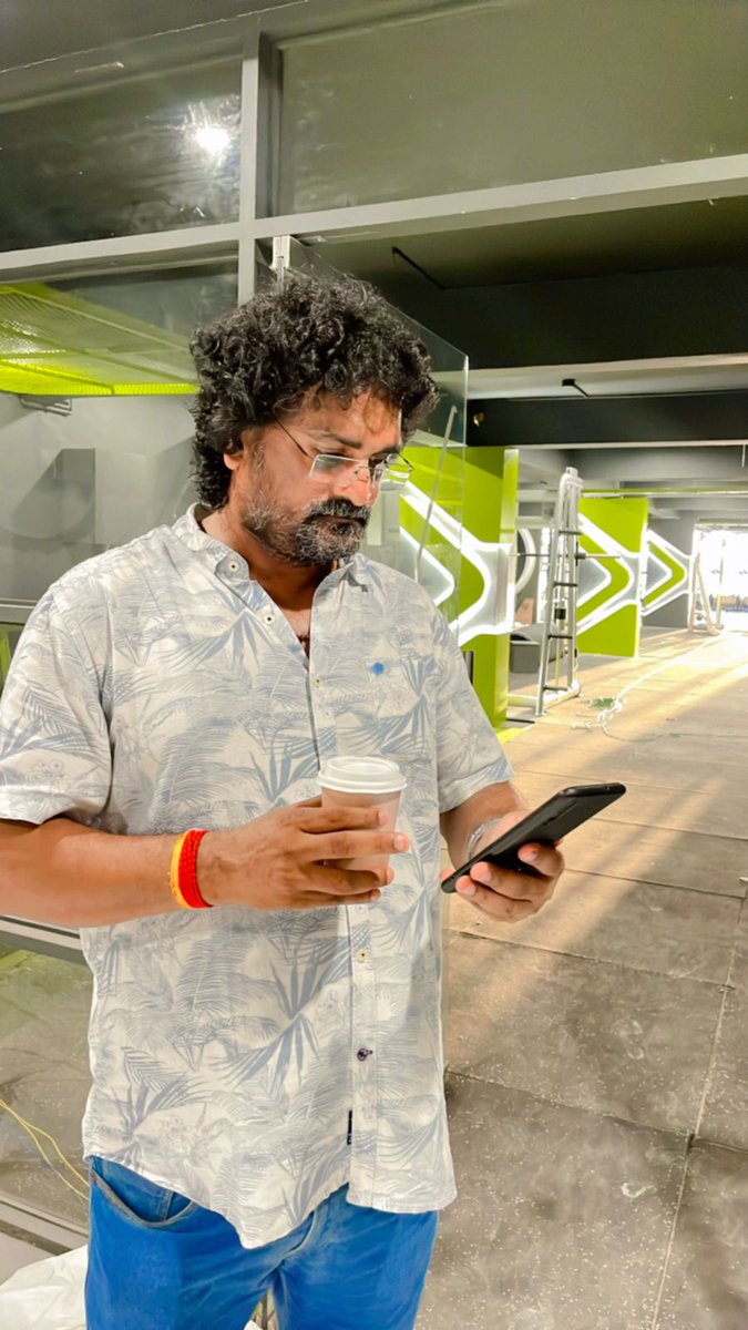 manojrrajput's tweet photo. वक्त सीखा देता है उसूल जिंदगी का,
फिर नसीब क्या लकीर क्या और तकदीर क्या..!!
#sfwgym #sfwthegym #TeamSFW #SFW #manojrrajput #manojrajput #samasavli #Vadodara https://t.co/0Te1dfPlOb