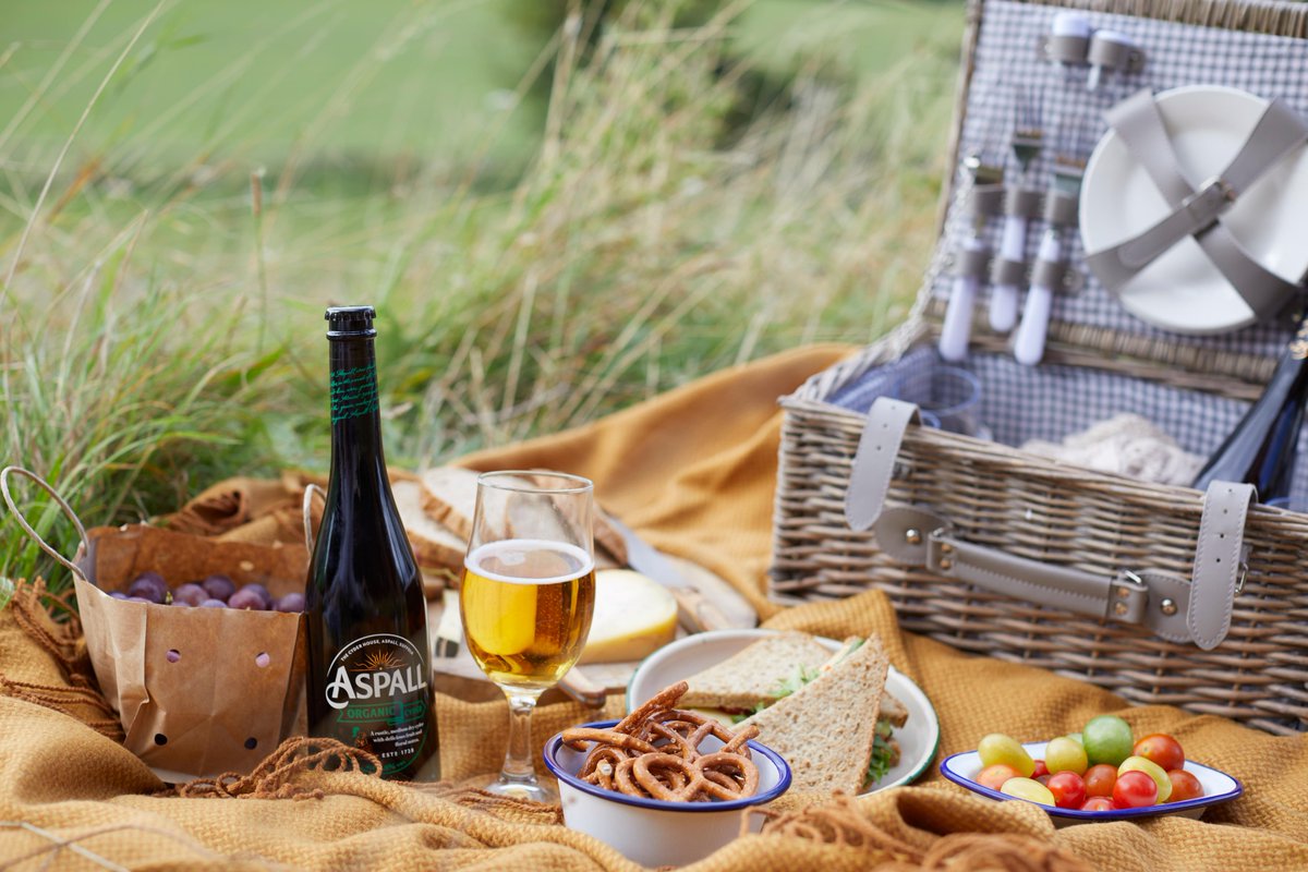 Take in the last of the summer skies with an Aspall picnic this evening ☀️ Please Drink Responsibly