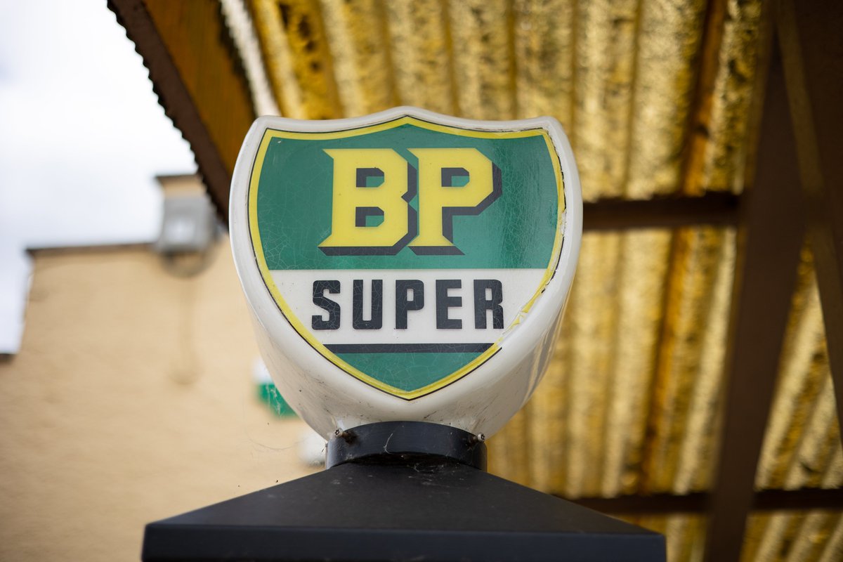 HallPhotographic tweet media