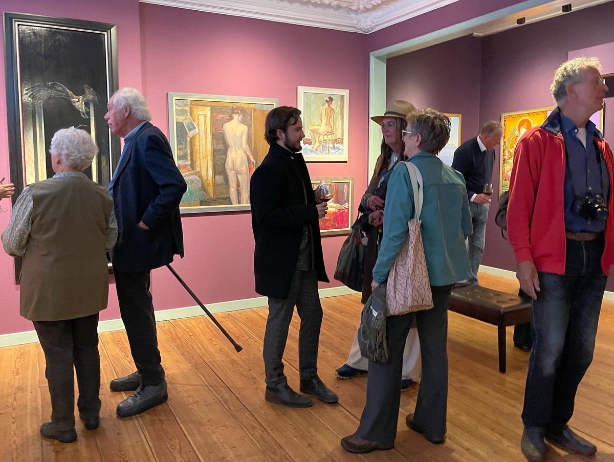 ‘Net Naakt' is de nieuwe tentoonstelling die vanaf vandaag te zien is in #museumstadappingedam. Het is een jubileumtentoonstelling van de #QuasiRealisten: een groep kunstenaars die tien jaar geleden is ontstaan na een expositie in hetzelfde museum.