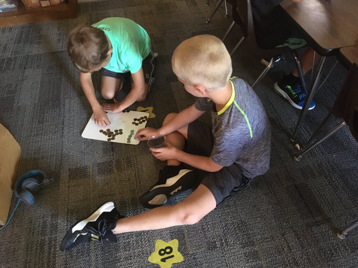 LefurgeTam's tweet photo. Playing the money game in Math Workshop. https://t.co/qZVzzog9tz