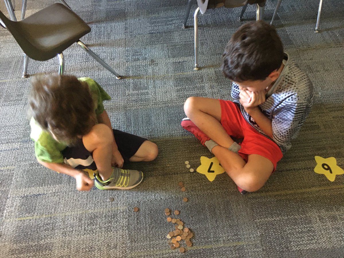 LefurgeTam's tweet photo. Playing the money game in Math Workshop. https://t.co/qZVzzog9tz