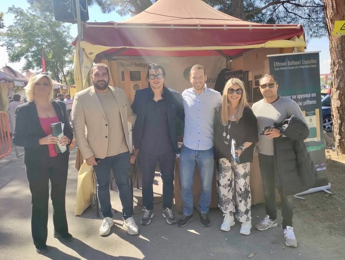 PasokSerrwn's tweet photo. Επίσκεψη του κλιμακίου της Νομαρχιακής Επιτροπής ΠΑΣΟΚ - Κινήματος Αλλαγής Σερρών στη SEREXPO 2022.
Κατά την επίσκεψη μας στα περίπτερα της έκθεσης είχαμε την δυνατότητα &amp; την ευκαιρία να  βρεθούμε &amp; να συνομιλήσουμε με εκθέτες, επαγγελματίες &amp; επιχειρηματίες των Σερρών.
#Serexpo https://t.co/rhG1VKMwF0