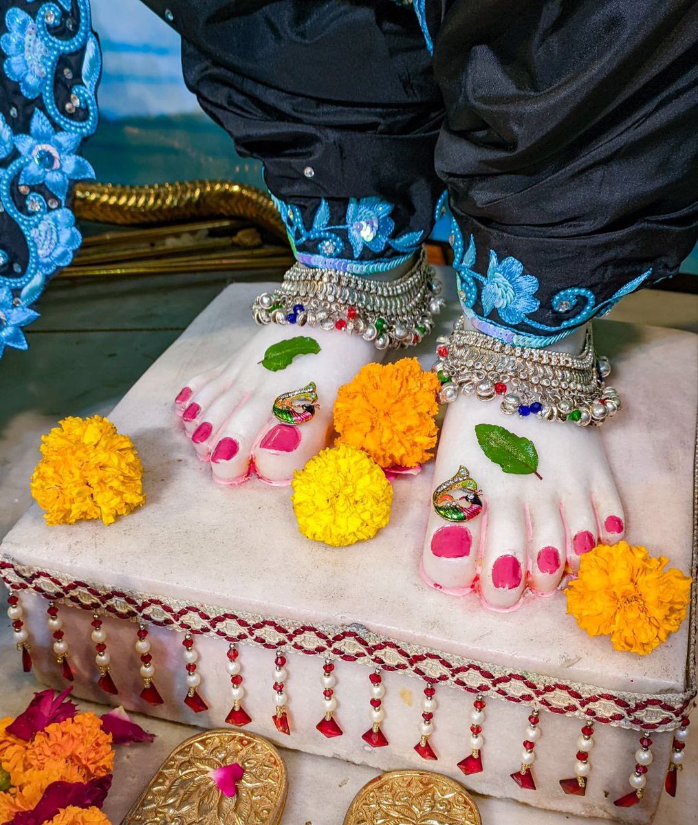 IskconAligarh's tweet photo. #Arjun #Krishna #deities(called as #Arjun #Varshney #Krishna) #Darshan,
#Iskcon #Aligarh #Gita #Gyan #Mandir, #Harduaganj. 25.09.2022
Photography courtesy of Mayapur Chandra (KRD) Prabhuji.
#APNA #SAHAYOGI #PREMI #PARIVAR.
#अपना #सहयोगी #प्रेमी #परिवार | https://t.co/fVuojwIruE