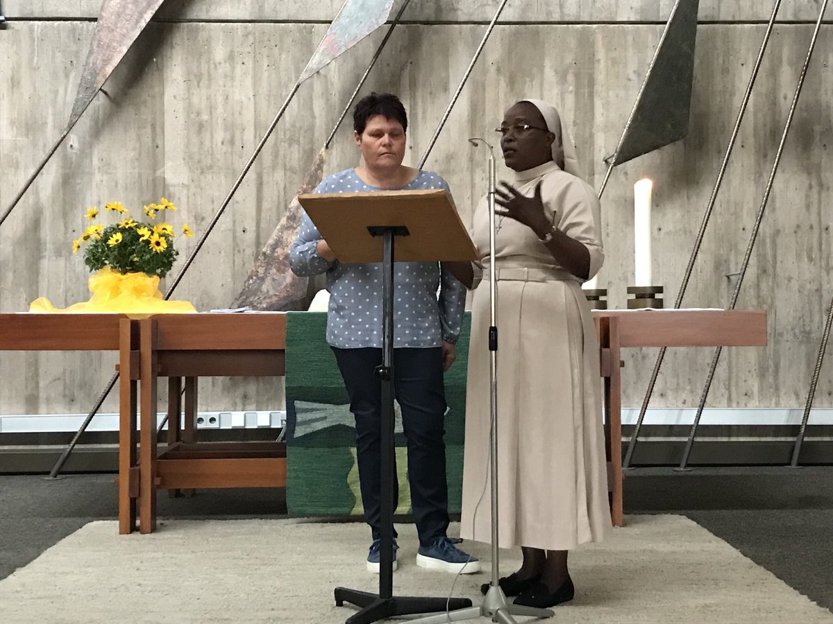thtraut's tweet photo. Heute Vormittag: Gottesdienst in CW-Heumaden mit Sr. Mary aus Uganda und Sabine Pühl, die seit Jahren ein Krankenhaus in Uganda unterstützt. Fantastische Arbeit.
Gottes Segen! https://t.co/VKTQRvmrPg