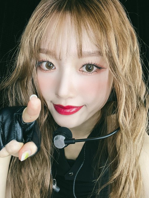 sound, check. mic, check. red lipstick, check. checking myself on the mirror once again, the main point should be seen. even got the scream outside the curtain. the things made to burn the stage is all set! 🖤