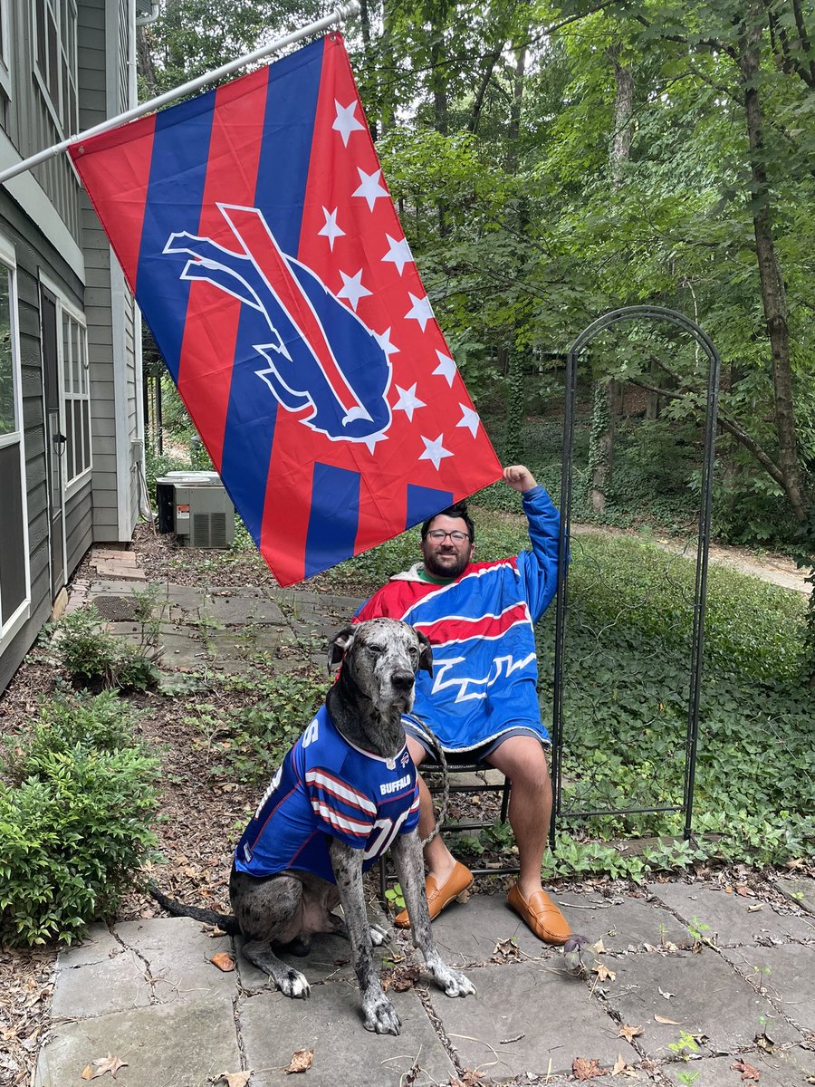 kas612's tweet photo. @BuffaloBills @brittwilllll #gameday #sundayfunday https://t.co/g41ud5GB4Y