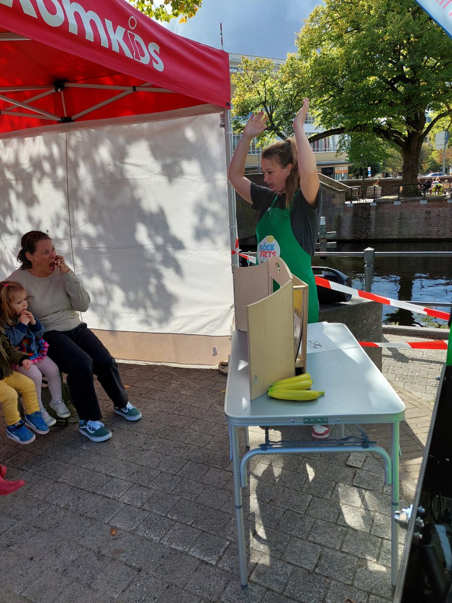 En natuurlijk zijn er ook weer meedere interactieve <a href="/boekfiets/">Boekfiets</a> voorstellingen bij de <a href="/KomKids/">KomKids Kinderopvang</a> partytent 🚲 tijdens de <a href="/Brandersfeesten/">Brandersfeesten Schiedam</a> in <a href="/Sdamcentrum/">Schiedam centrum</a> ! 

#vertelplaten #ikzouweleenkindjelusten #voorlezen #beleving #zingen #dansen #pleziermaken #meedoen #lol