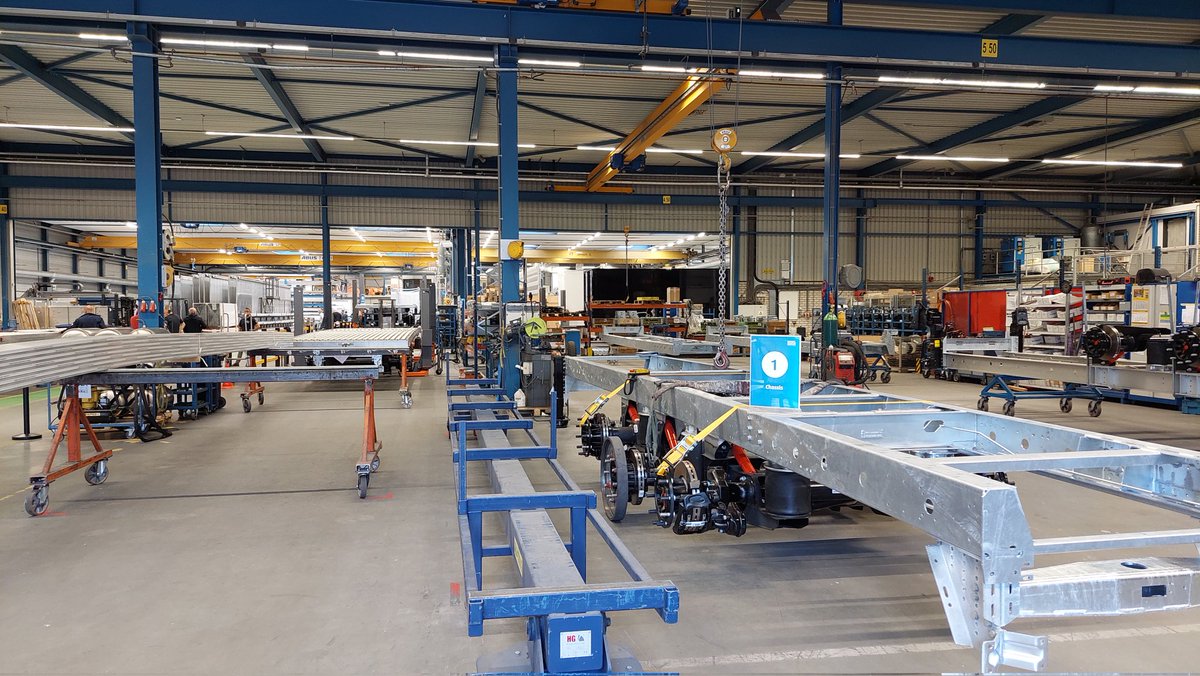 BasvdrWeerden's tweet photo. Tijdens de Open Bedrijven Route openen verschillende Deurnese bedrijven de deuren voor publiek. Super interessant! Ben zelf even bij @EbuscoBV, @Movico_nl en @knapentrailers binnen wezen kijken. https://t.co/2es7kxJG1n