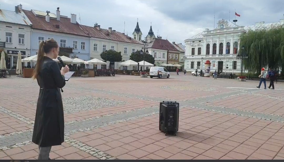 Zorganizowana przez Konfederosję manifestacja #StopUkrainizacjiPolski w Sanoku cieszyła się dziś ogromnym zainteresowaniem xD

Nawet nie muszę nic dopisywać, bo to się samo komentuje xD