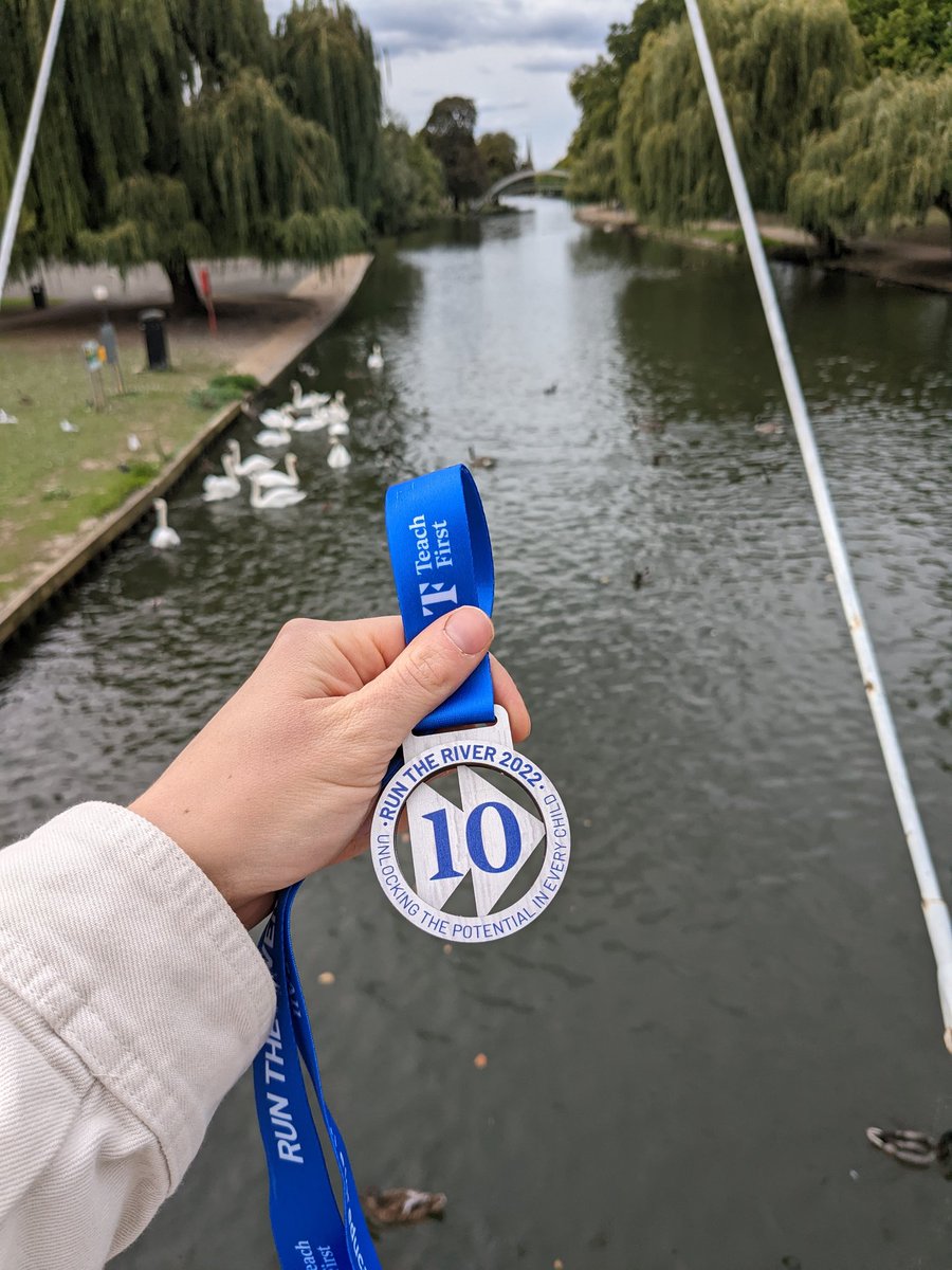 bethan_harman's tweet photo. Blue skies in Bedford this morning for Round 3 of Running our River for @TeachFirst! Brunch after in great company to refuel #RunTheRiver #TFMeetUps https://t.co/qxZSPY6m8Y